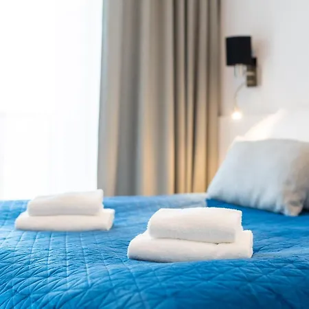 Aquamarina Prima 61 By Renters *